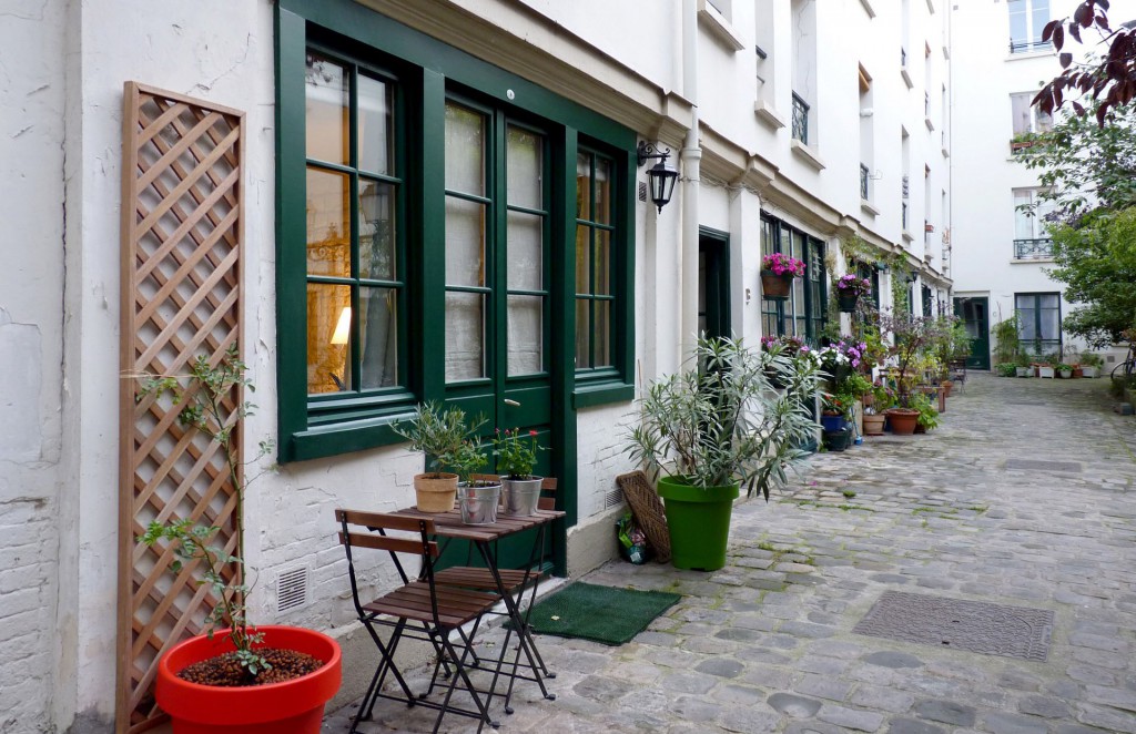 petits espaces studio ancien couvent sur cour agence avous