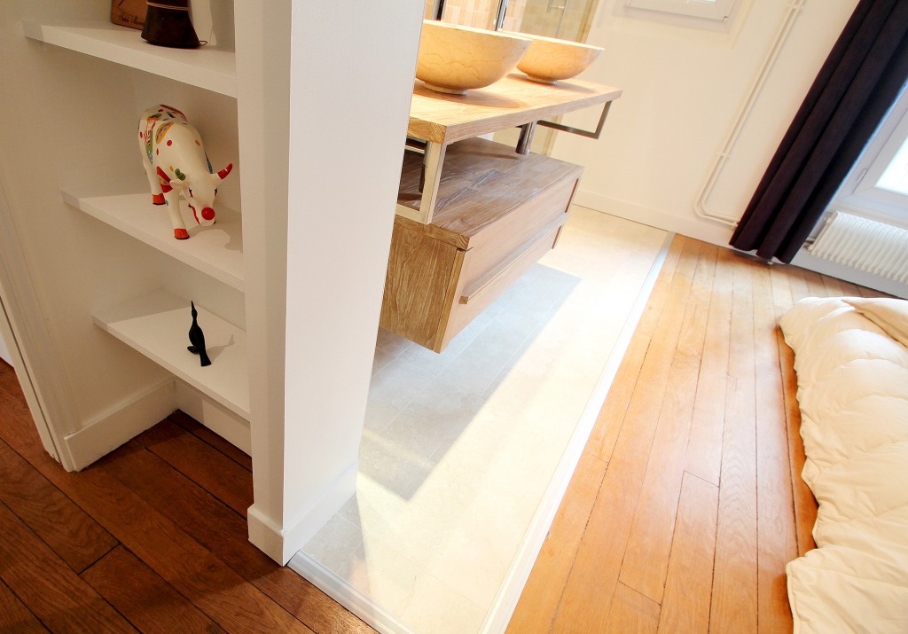 salle de bain ouverte sur chambre parquet gres cerame agence avous
