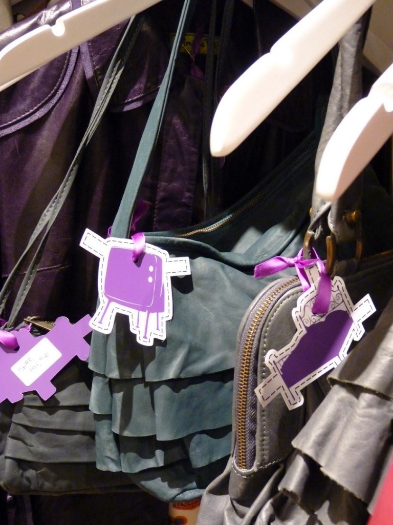 concept boutique vetement detail creation signaletique agence avous