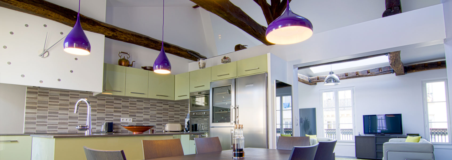 Aménagement appartement sous combles baigné de lumière paris