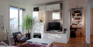 Cube chambre dans un salon avec meuble TV sur mesure Agence Avous