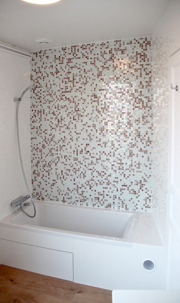 appartement familiale salle de bain mosaique baignoire ideal standard agence avous
