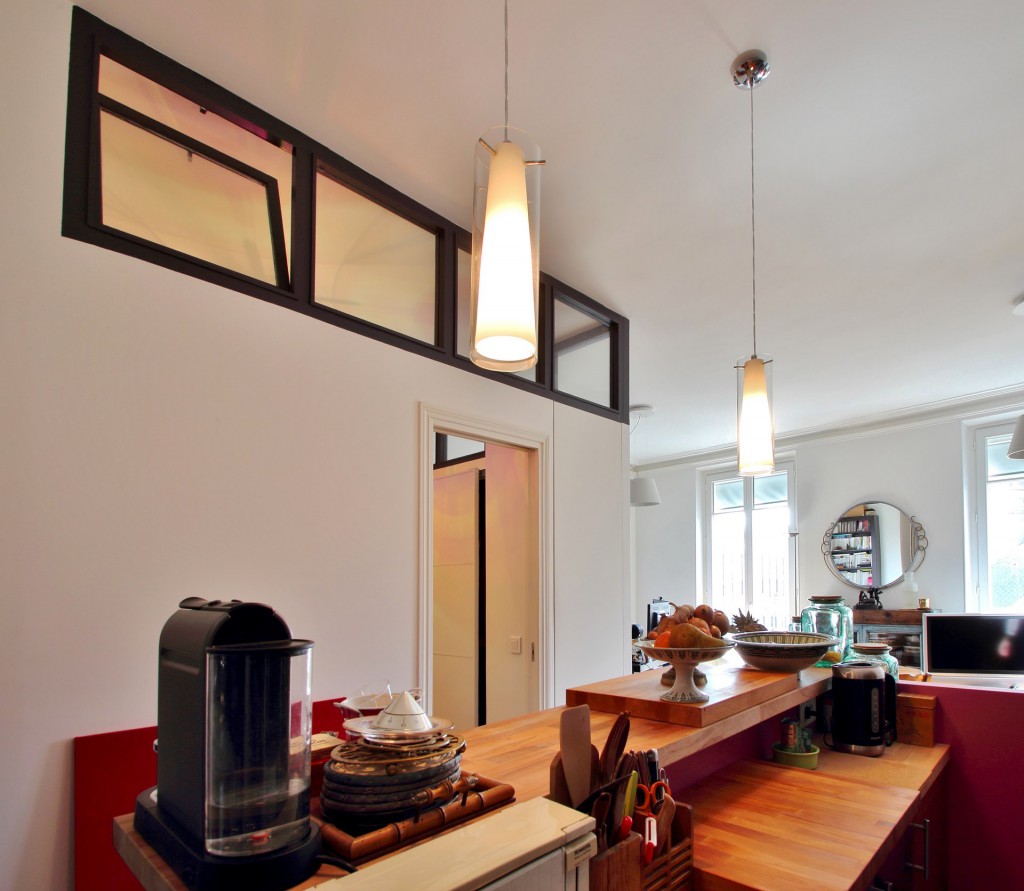 chambre au milieu du salon verriere cuisine bar agence avous