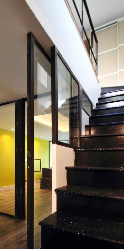 escalier droit metal verriere agence avous