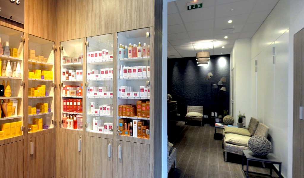 concept institut de beaute paris vitrine presentoir agence avous