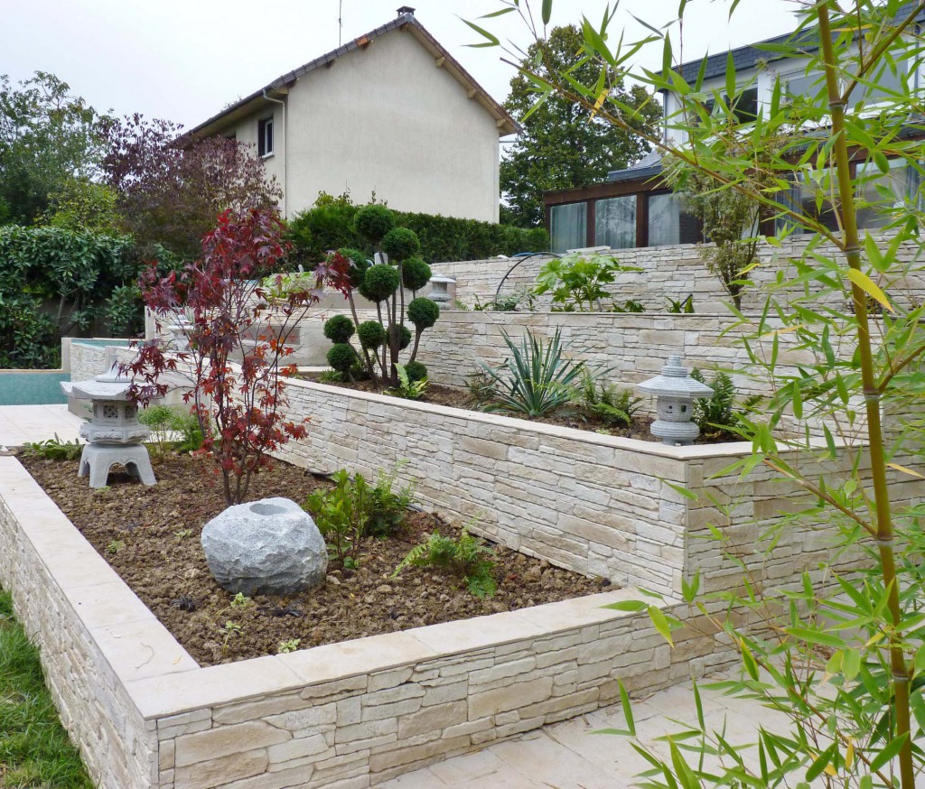 maison renovation luxe amenagement paysage jardin escalier parement pierre lanterne japonaise agence avous