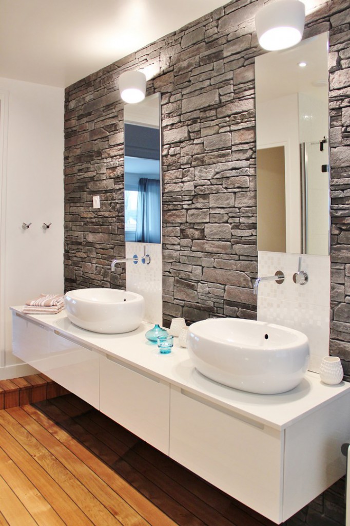 maison renovation luxe salle de bain exceptionnelle selles parement pierre parquet pont de bateau agence avous