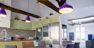 Un appartement sous comblesbaigné de lumière